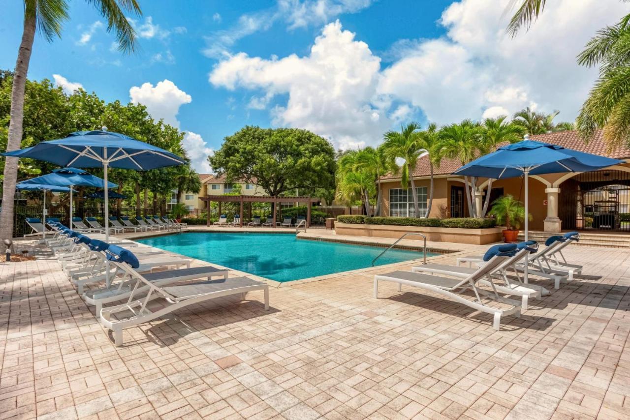Luxurious Apartments With Pool And Gym At Boynton Beach Eksteriør bilde